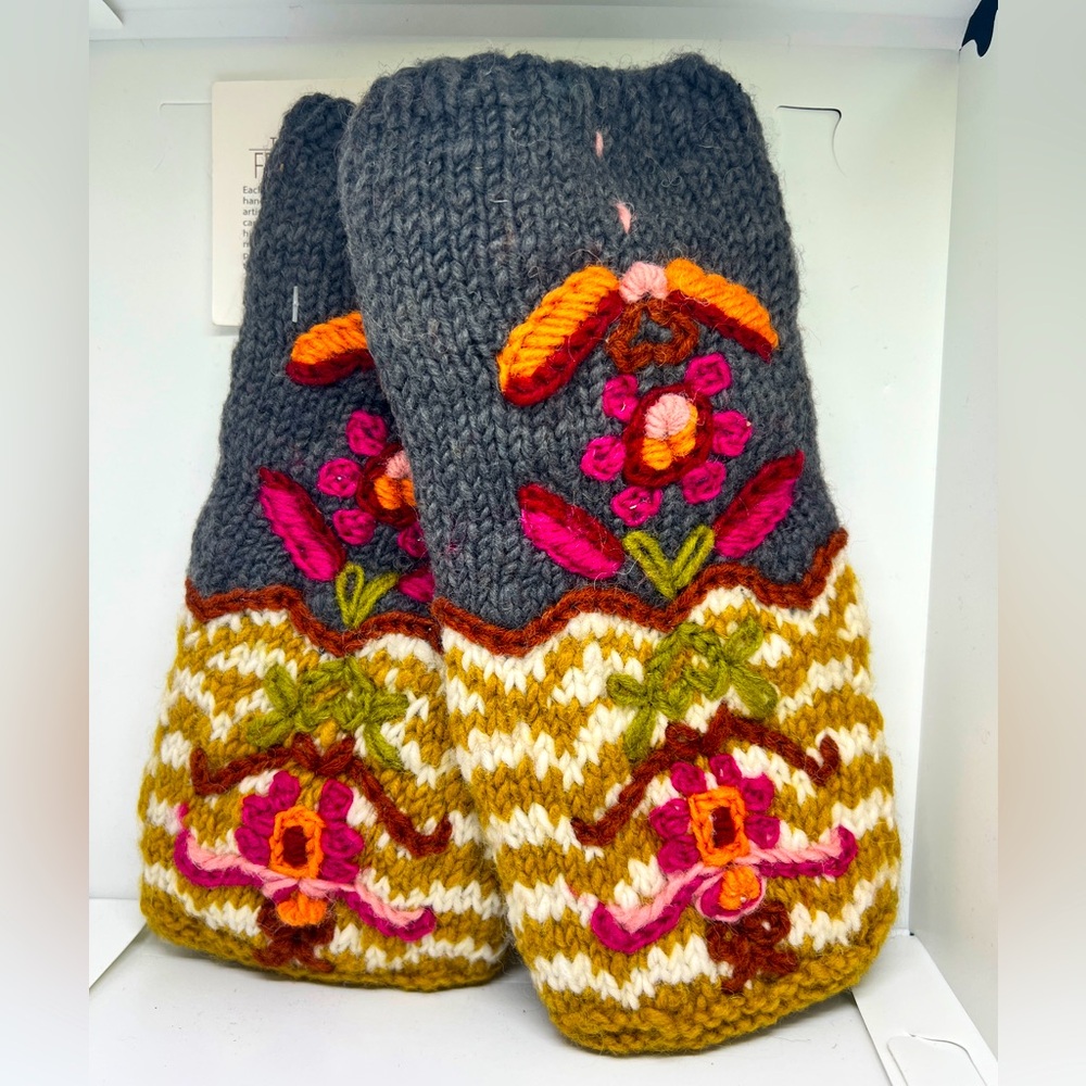 NWT French Knot Wool and Mohair Gloves in Meadow